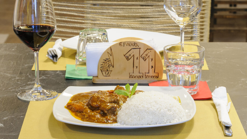 Our menu takes you on a journey between Senegal, Mali and Sicily. Authentic dishes, fresh ingredients and recipes that tell stories. Discover the flavors of Ciwara.